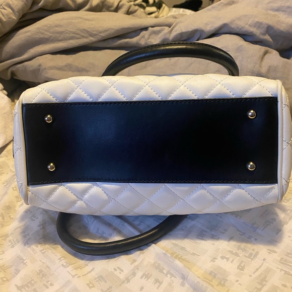 Guess discontinued bag - Picture 2 of 4